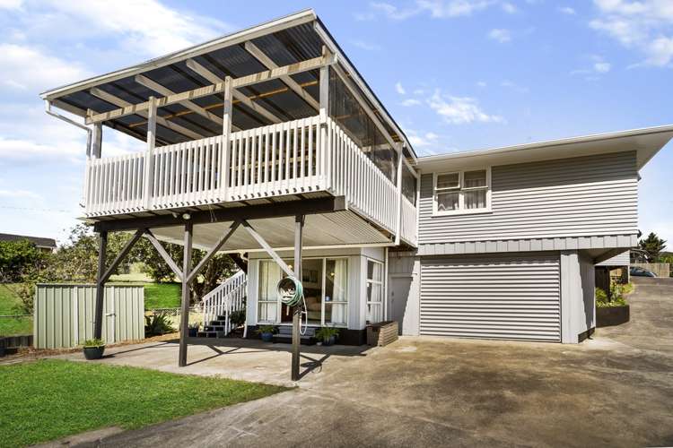 8 Huruhuru Road Massey_2