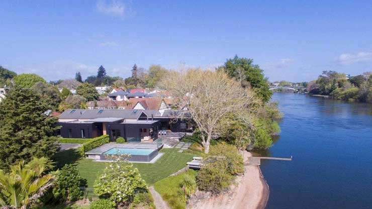 An aerial view of Hamilton with Waikato River