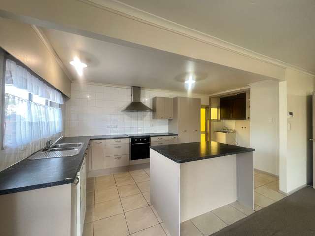 94 Te Atatu Road Te Atatu South_4