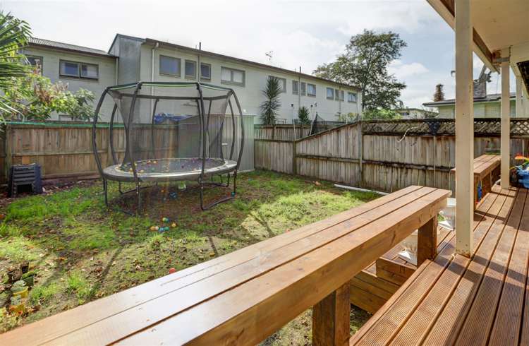 2/53 Albert Street Hamilton East_8