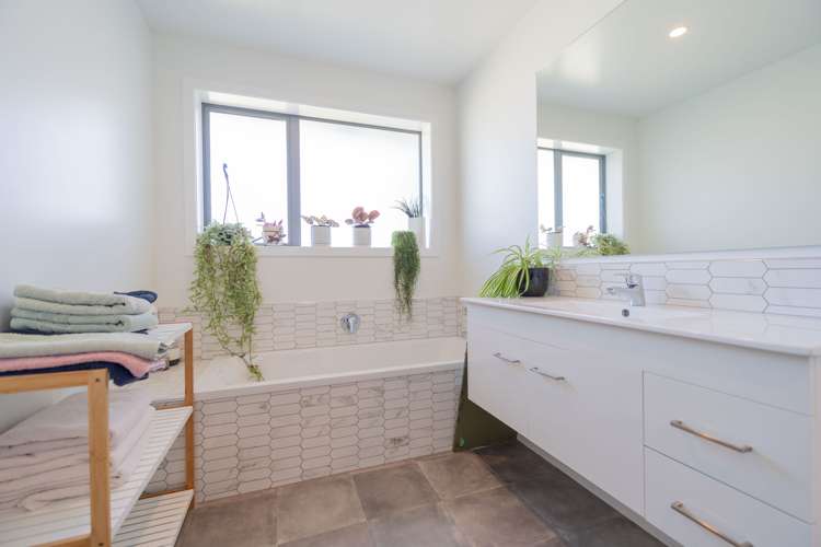 11 Breaksea Street Te Anau_19