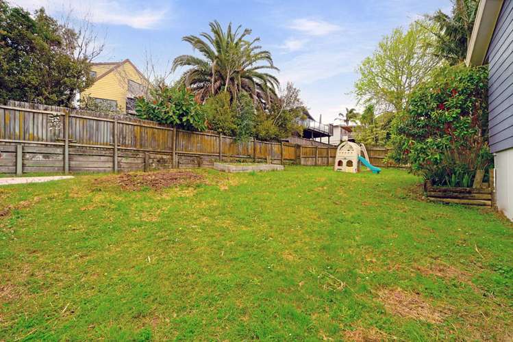 8 Thalia Place Totara Vale_12
