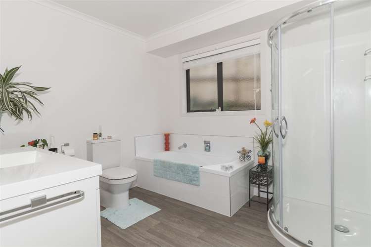 191 Ballintoy Park Drive Welcome Bay_13