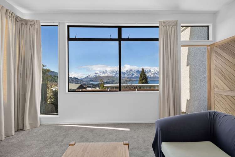 8B Wynyard Crescent Fernhill_2
