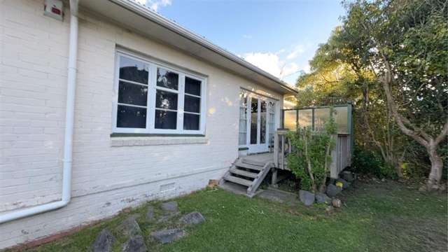 214 Onewa Road 10868_1