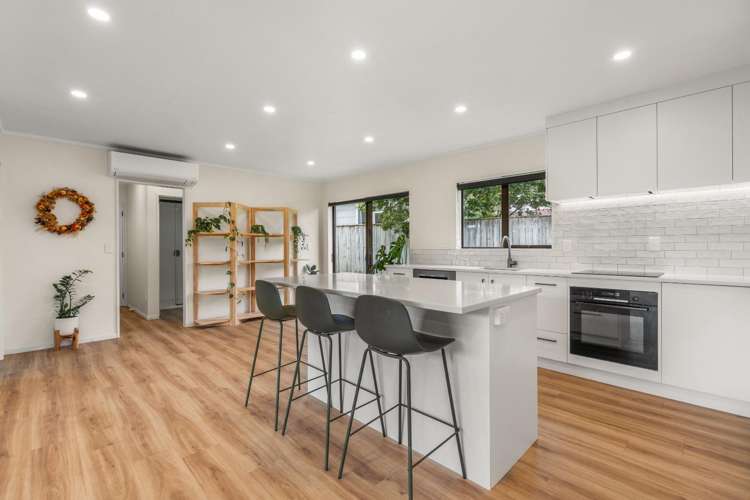 121 Heaphy Street 11385_1