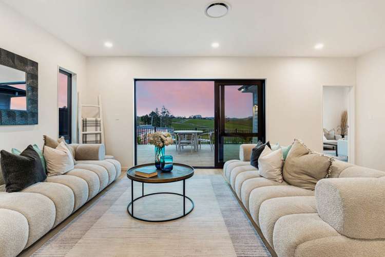 49 Tipu Crescent Wainui_1