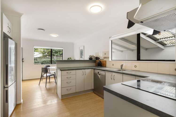 1/72 Gloria Avenue Te Atatu Peninsula_10