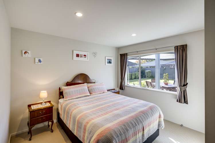 10 Milford Place Poraiti_11