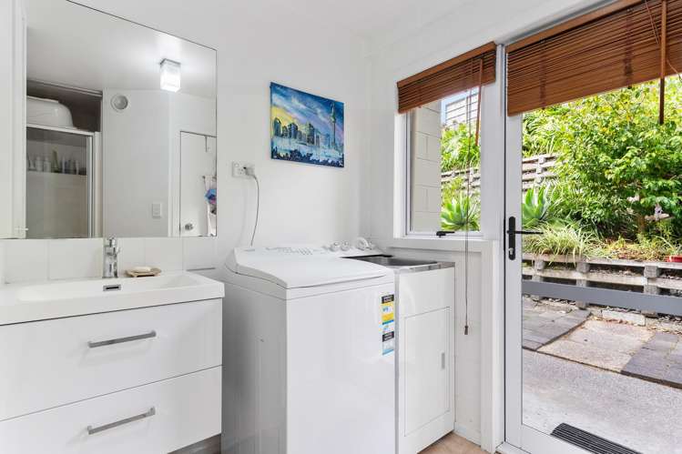 2/4 Chevron Place Castor Bay_10