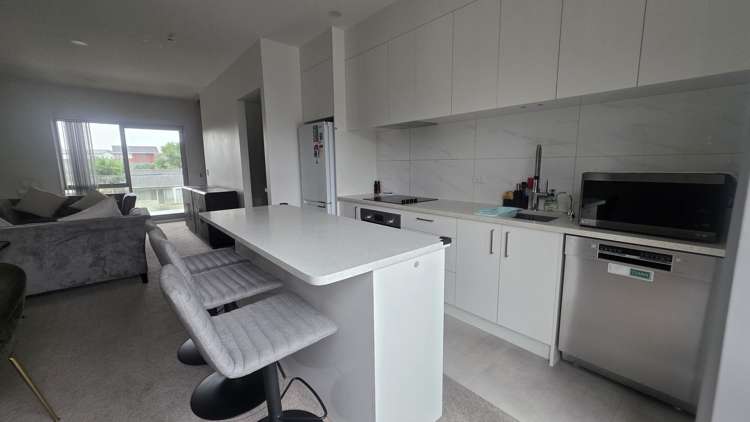 2/1 Matuhi Rise Henderson_4