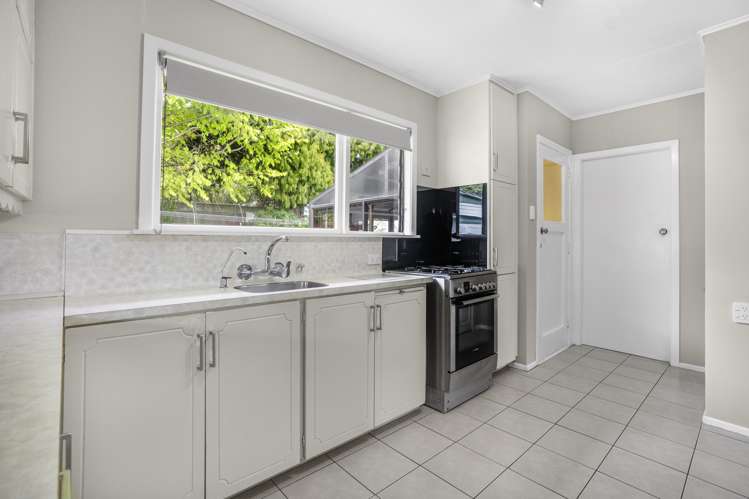 4 Isabel Grove Wainuiomata_6