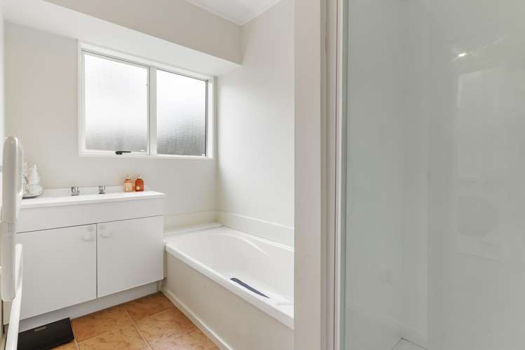 16 Carillon Place Massey_16