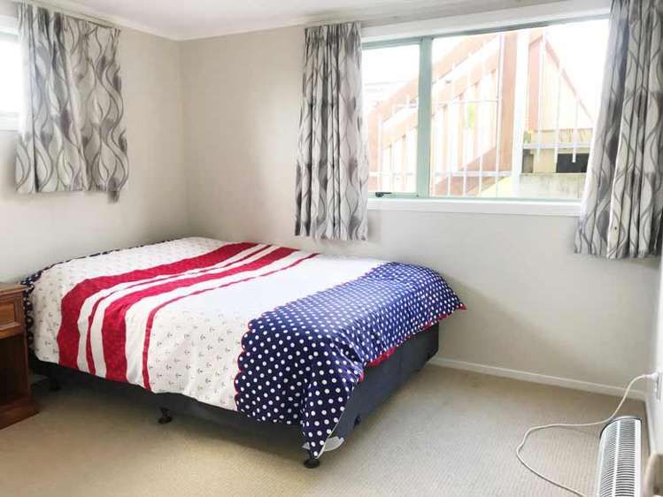 67a Uxbridge Road Mellons Bay_5