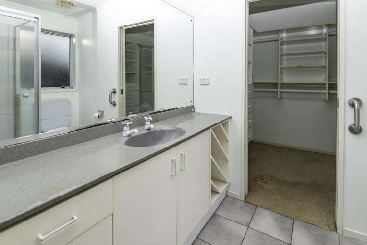 14 Charles Dickens Drive Mellons Bay_10