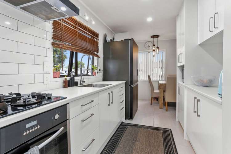 1/2 Burundi Avenue Clendon Park_3