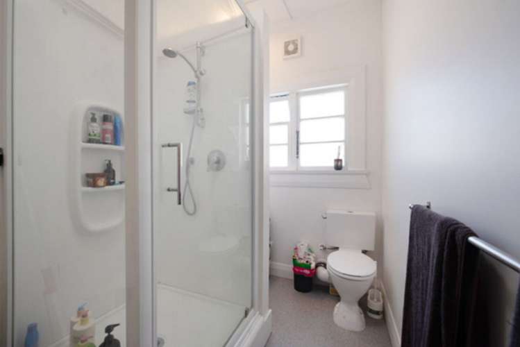 2/121 Hill Street Thorndon_4