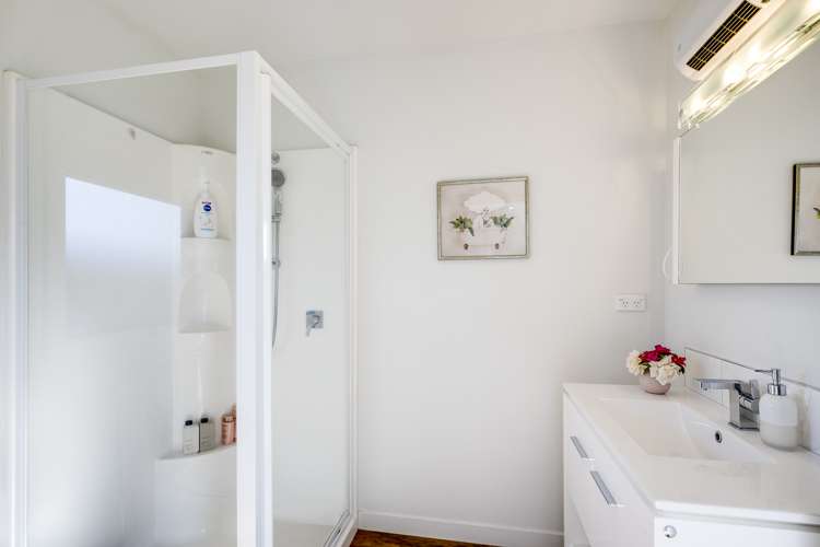 8 Anna Lane Raureka_14