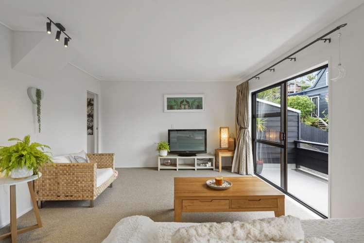 2/14a Commodore Parry Road Castor Bay_10