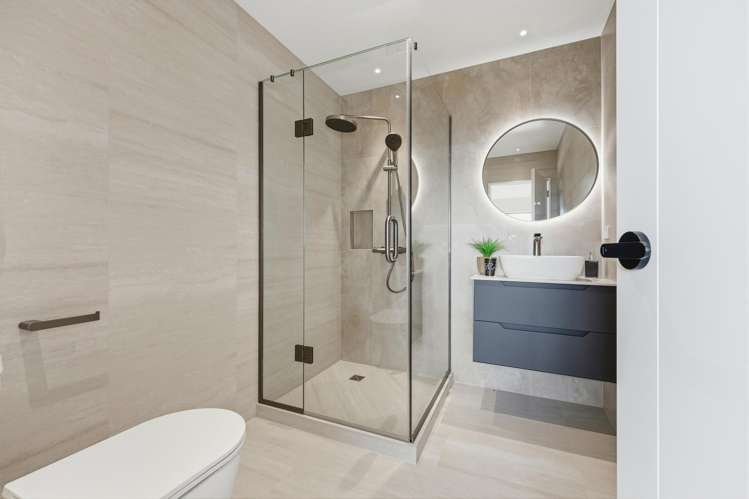 2/1 Sheralee Place Bucklands Beach_8