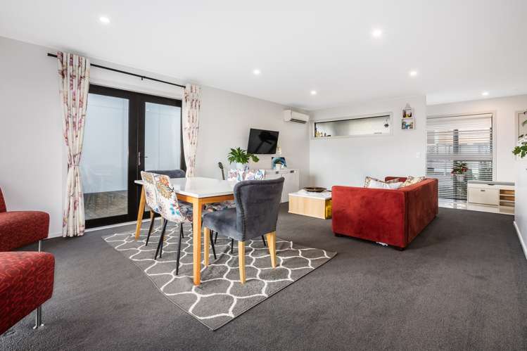 36 Red Beech Avenue Woodridge_8