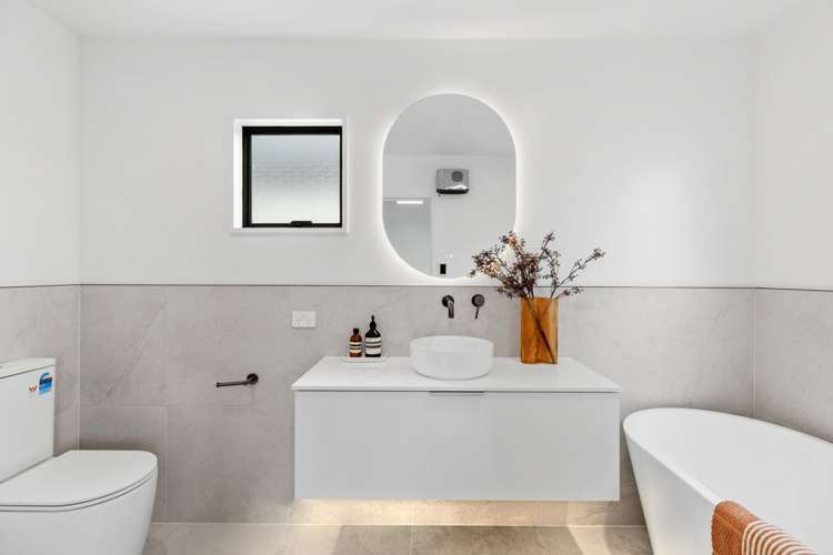 2/8 Mayfair Street Riccarton_21