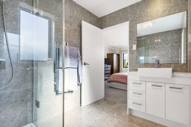 43 Bordeaux Parade Te Atatu South_13