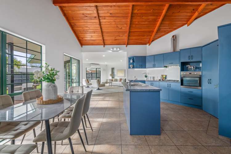 16 Cottesmore Place Huntington Park_4