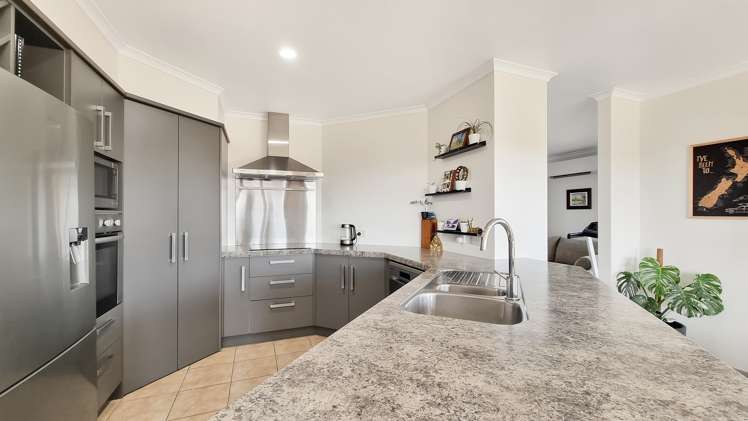 123 Basley Road Owhata_2