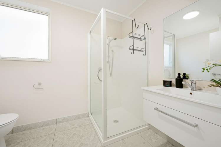 11 Manatu Lane Kelston_7