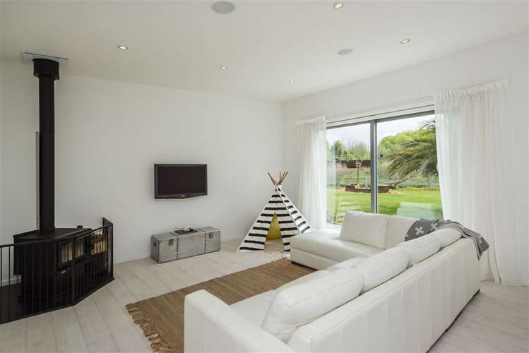 2 Riverside Way Amberley_12