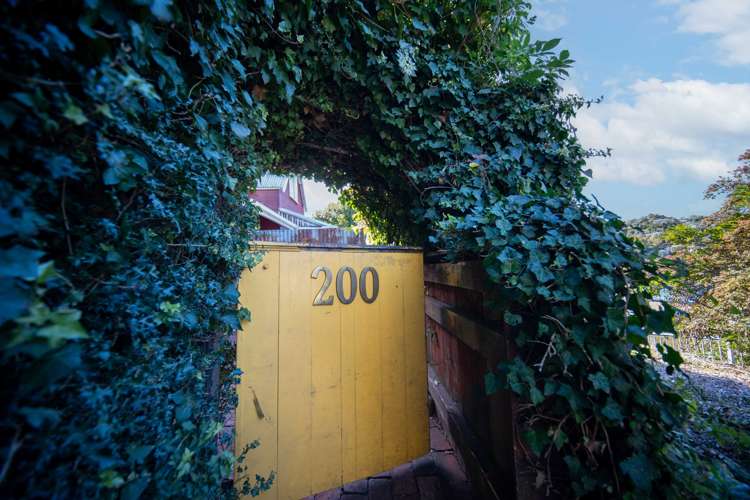 200 Saint Vincent Street Toi Toi_22