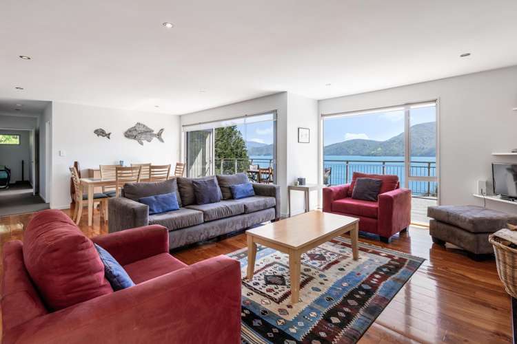 - Bay of Many Coves Queen Charlotte Sound_10