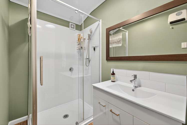 97 Wildberry Street Woolston_9