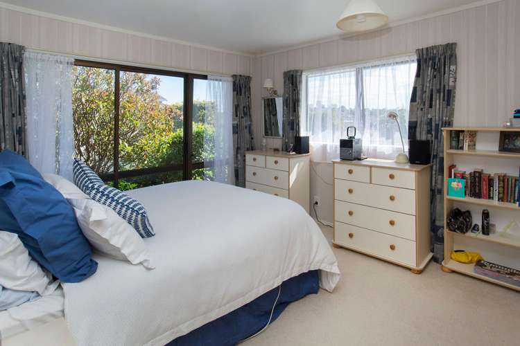 15 Paisley Street Mellons Bay_11