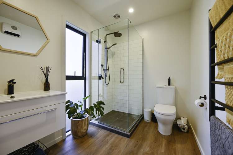 15 Woodford Lane Stoke_12