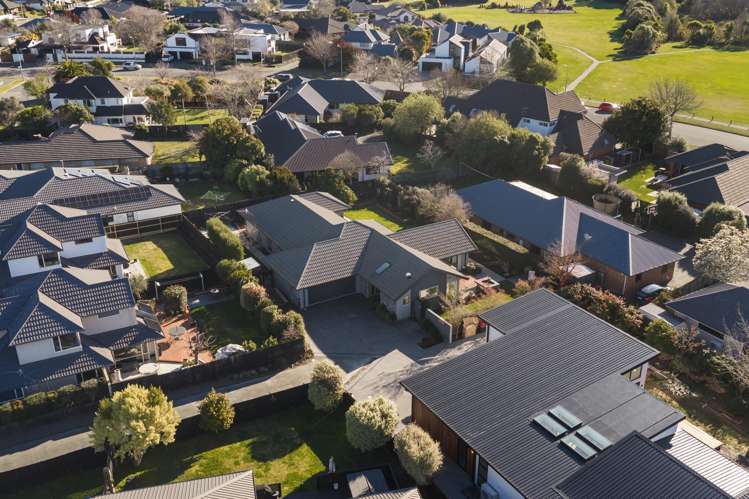 11 Glastonbury Drive Burwood_34