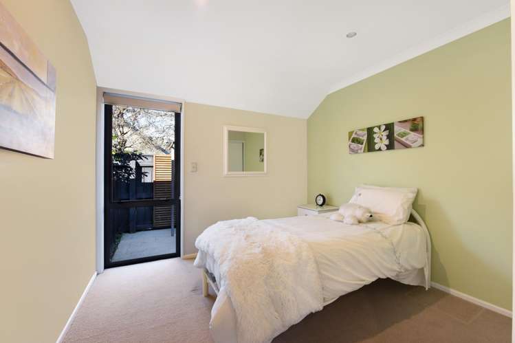 2 Strawberry Grove Richmond_14