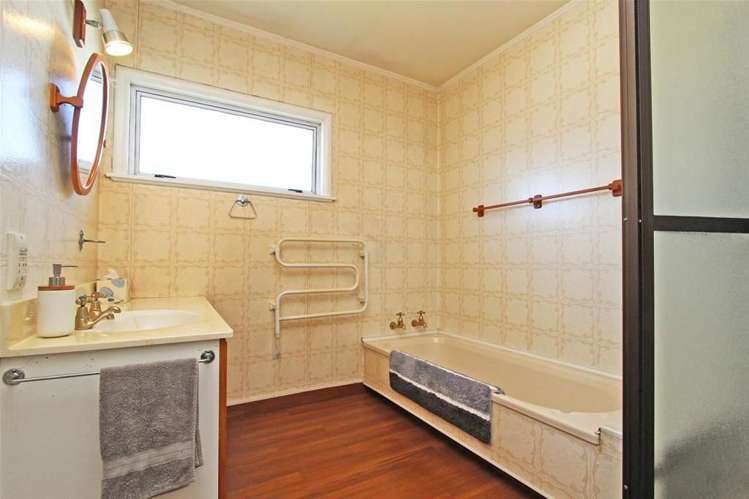 3 Tennyson Crescent Stoke_9