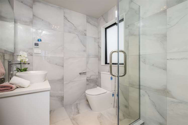 5 Woodacre Street Flat Bush_14