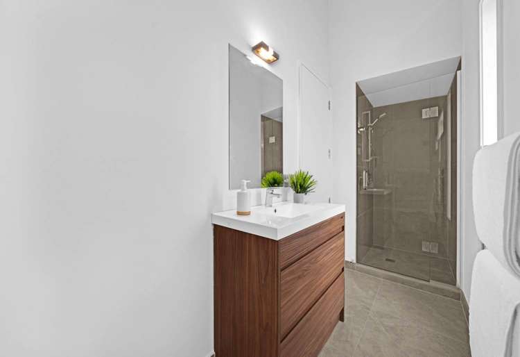 84 Norwood Drive Flat Bush_10