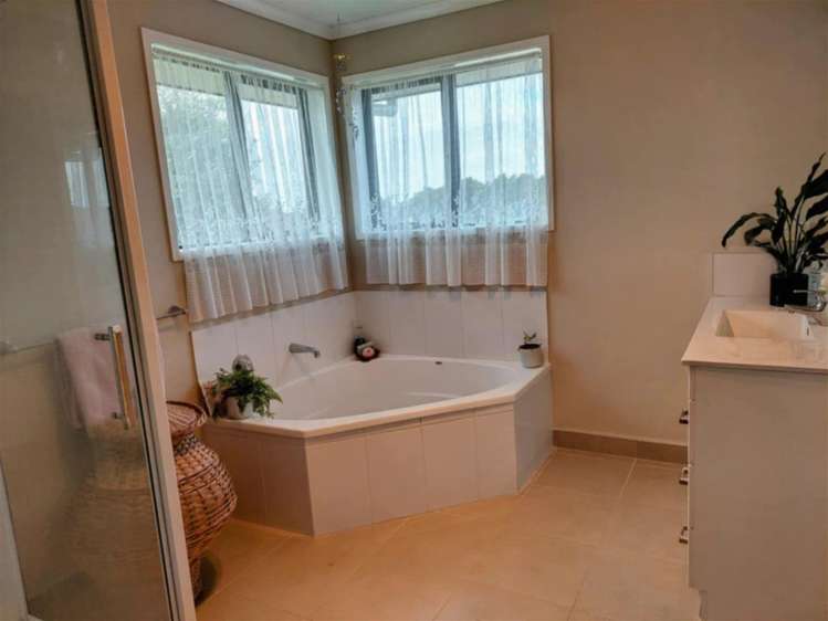 8 Muirfield Rise Te Kamo_13