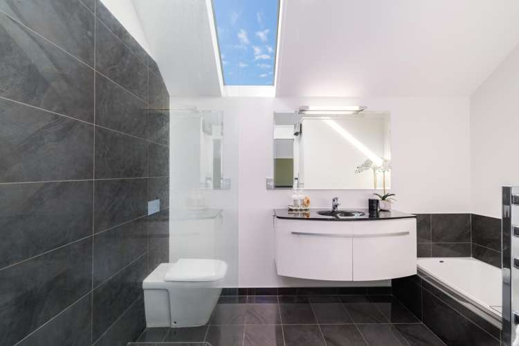 1/56 Hewitts Road Merivale - Christchurch City_9