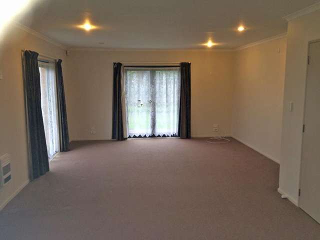 8 Pyramid Place Glen Eden_1