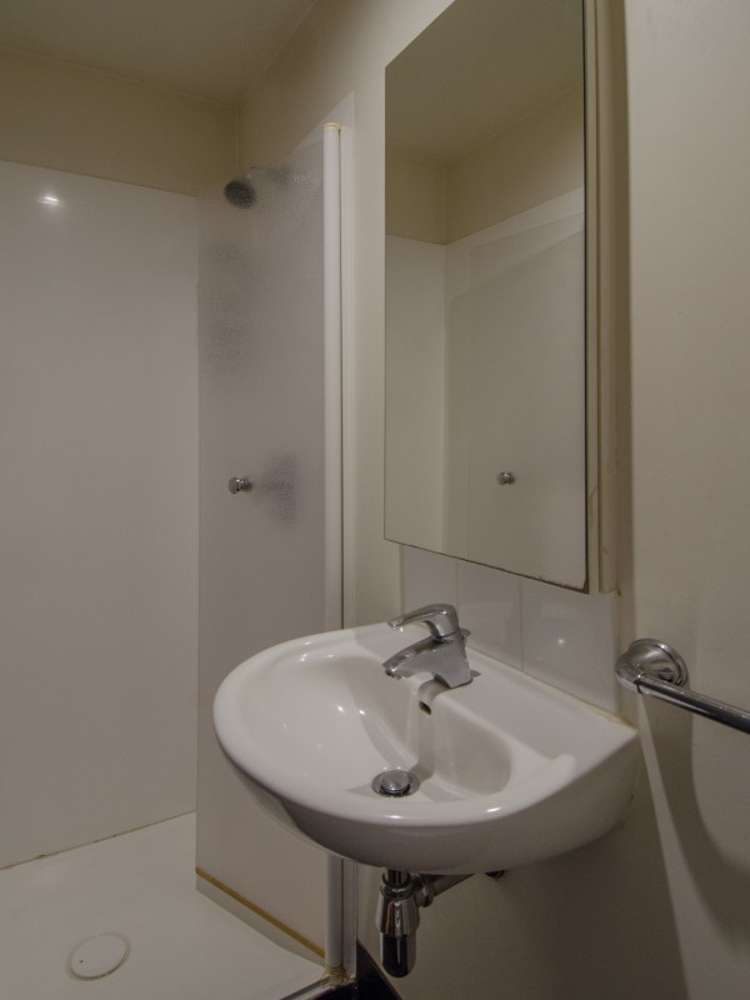 702/133 Beach Road Auckland Central_6