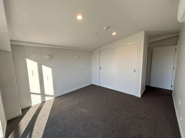 2/15 De Havilland Way 11229_11