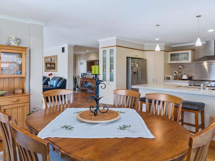 11 Courtenay Place Owhata_6