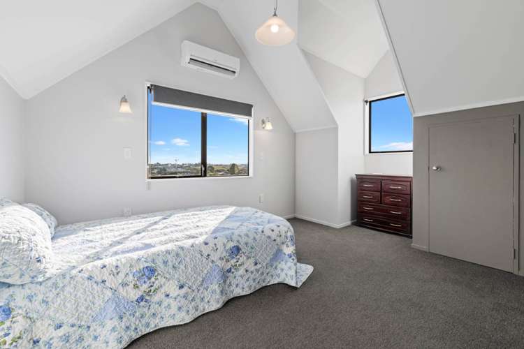 2/8 Leven Lane Totara Heights_9