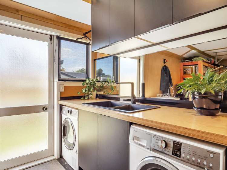 88 Dixon Road Glenview_24