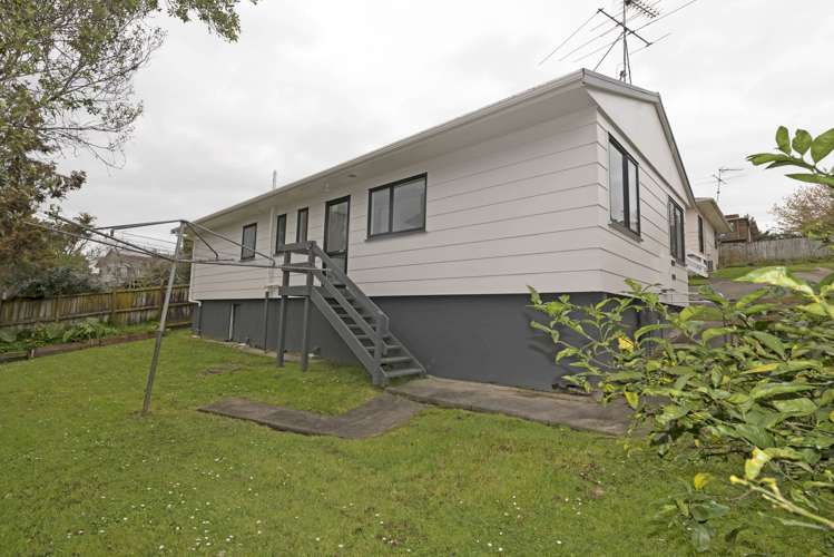 2/7 Maywood Crescent Glen Eden_16